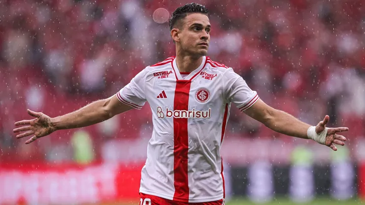 Borré, atacante do Internacional, celebra seu gol na partida contra o Juventude, no Beira-Rio, pelo Campeonato Gaúcho 2025. Foto: Maxi Franzoi/AGIF.