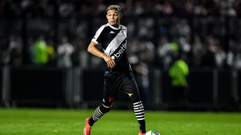 RJ – RIO DE JANEIRO – 10/07/2024 – BRASILEIRO A 2024, VASCO X CORINTHIANS – Adson jogador do Vasco durante partida contra o Corinthians no estadio Sao Januario pelo campeonato Brasileiro A 2024. Foto: Thiago Ribeiro/AGIF