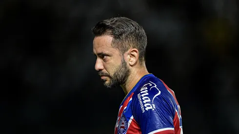Everton Ribeiro, jogador do Bahia, em ação contra o Vasco em São Januário pelo Brasileirão Série A 2024. Foto: Thiago Ribeiro/AGIF.