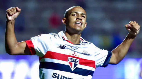 SP – SAO PAULO – 29/01/2025 – PAULISTA 2025, PORTUGUESA X SAO PAULO – Ryan Francisco jogador do Sao Paulo comemora seu gol durante partida contra o Portuguesa no estadio Pacaembu pelo campeonato Paulista 2025. Foto: Marcello Zambrana/AGIF