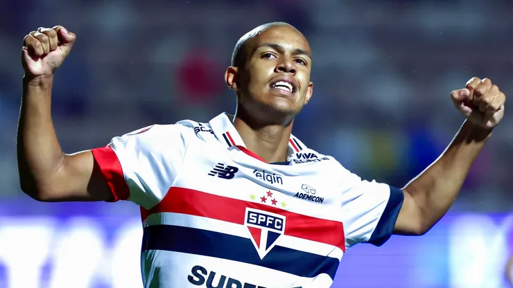 SP - SAO PAULO - 29/01/2025 - PAULISTA 2025, PORTUGUESA X SAO PAULO - Ryan Francisco jogador do Sao Paulo comemora seu gol durante partida contra o Portuguesa no estadio Pacaembu pelo campeonato Paulista 2025. Foto: Marcello Zambrana/AGIF