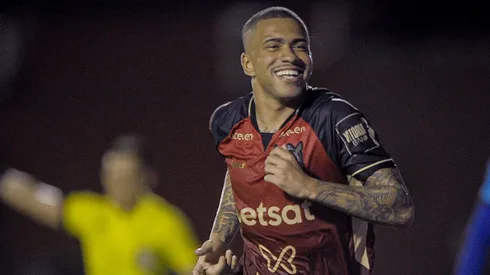 BA – SALVADOR – 27/03/2024 – COPA DO NORDESTE 2024, VITORIA X TREZE – Lucas Esteves jogador do Vitoria comemora seu gol durante partida contra o Treze no estadio Barradao pelo campeonato Copa Do Nordeste 2024. Foto: Jhony Pinho/AGIF