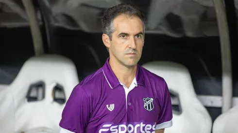 Léo Condé, técnico do Ceará, durante partida pelo campeonato Brasileiro B 2024. Foto: Baggio Rodrigues/AGIF