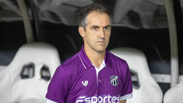 Léo Condé, técnico do Ceará, durante partida pelo campeonato Brasileiro B 2024. Foto: Baggio Rodrigues/AGIF