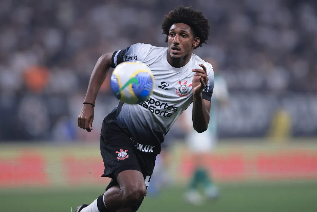 Talles Magno jogando pelo Corinthians em 2024  – Foto: Reprodução/Ettore Chiereguini/AGIF