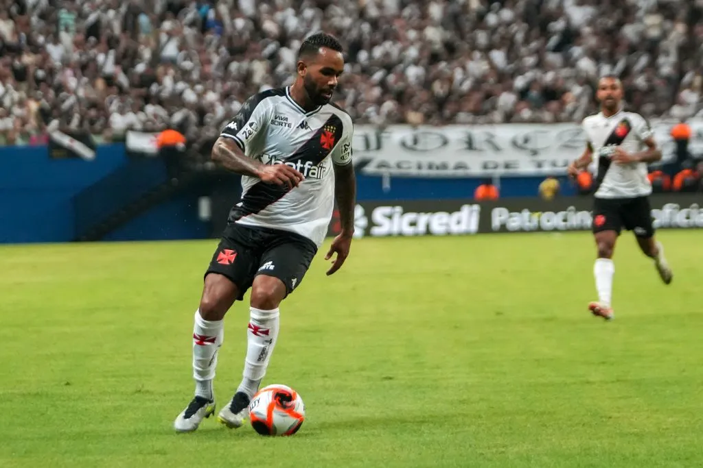 Alex Teixeira jogador do Vasco durante partida contra o Madureira na Arena da Amazônia pelo campeonato Carioca 2025. Foto: Aguilar Abecassis/AGIF