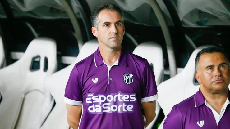 Léo Condé, técnico do Ceará, durante partida pelo campeonato Brasileiro B 2024. Foto: Baggio Rodrigues/AGIF