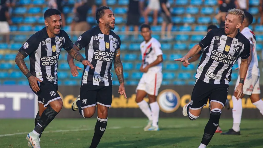 Ceará em campo contra o Ferroviário, pelo Campeonato Cearense – Foto: Lucas Emanuel/AGIF