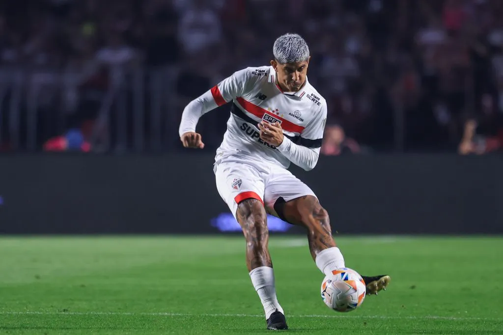 Alan Franco está fora da partida contra o Santos. Foto: Marcello Zambrana/AGIF