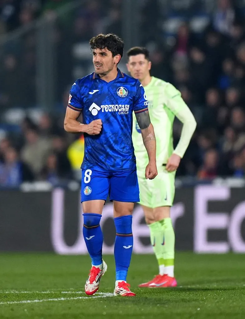 GETAFE, SPAIN – JANUARY 18: Mauro Arambarri of Getafe CF celebrates scoring his team’s first goal during the LaLiga match between Getafe CF and FC Barcelona at Coliseum Alfonso Perez on January 18, 2025 in Getafe, Spain. (Photo by Angel Martinez/Getty Images)