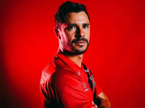 Giuliano manda recado para torcida em apresentação no Athletico