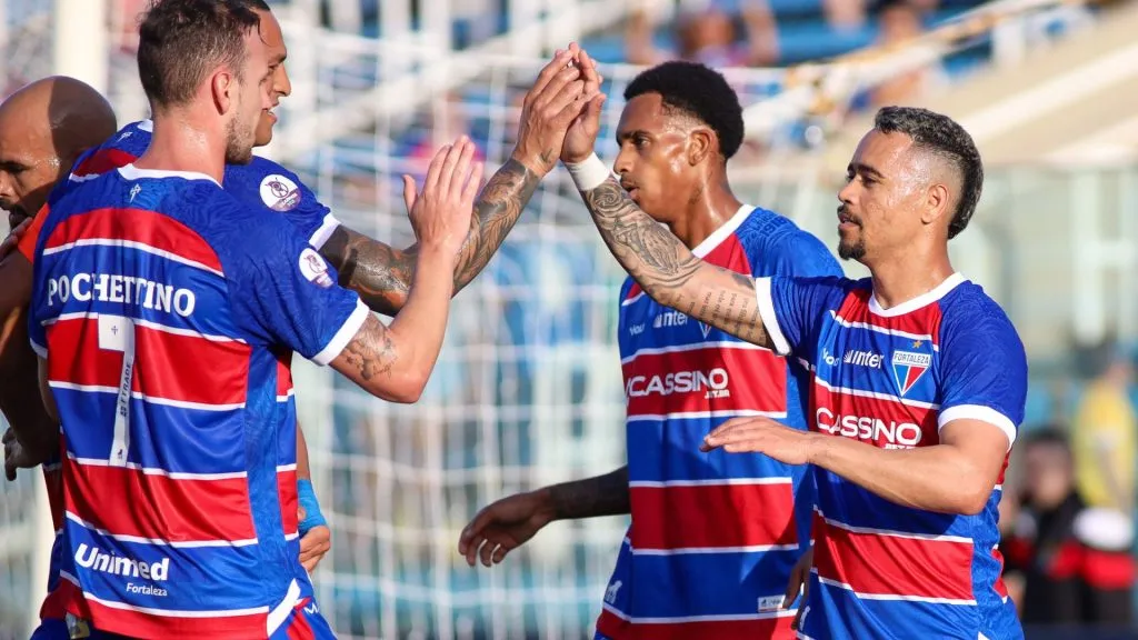 Yago Pikachu comemora seu gol durante a partida entre Fortaleza e Floresta no Campeonato Cearense 2025, no estádio Presidente Vargas