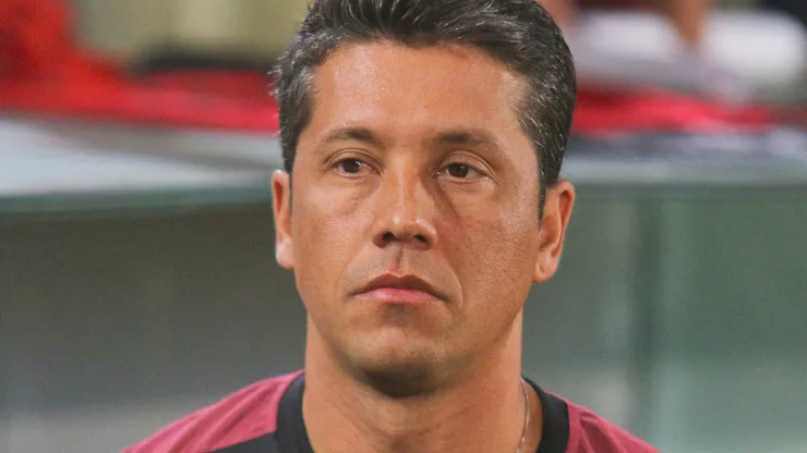 Thiago Carpini, técnico do Vitória, durante partida pelo campeonato Brasileiro A 2024. Foto: Gabriel Machado/AGIF