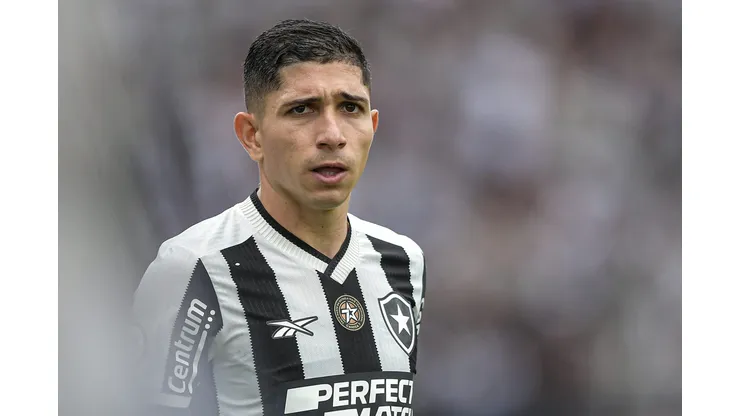 Savarino durante confronto contrao São Paulo no Brasileirão 2024.