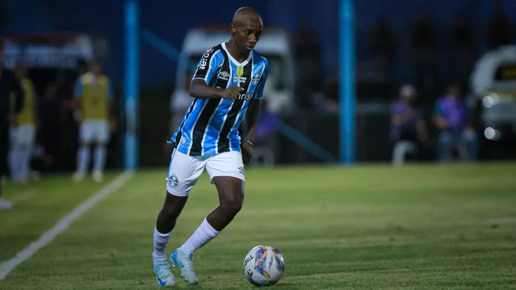 Gabriel Mec durante partida pelo Grêmio no Campeonato Gaúcho – Foto: Maxi Franzoi/AGIF