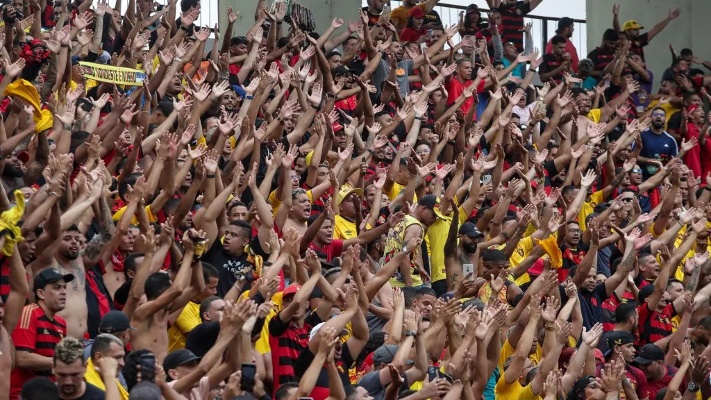 Torcedores do Sport durante partida contra o Santa Cruz no Arruda – Foto: Rafael Vieira/AGIF