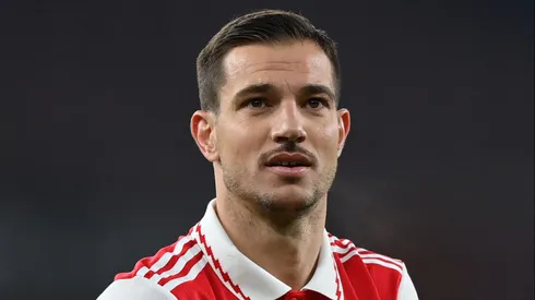 Cédric durante confronto entre Arsenal e Zurich na Europa League 2022/23.