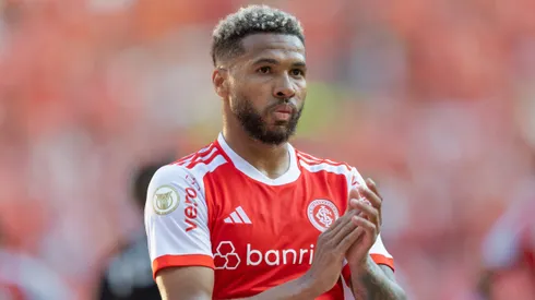 Wesley, jogador do Internacional, durante partida contra o Grêmio pelo Campeonato Brasileiro de 2024. Foto: Liamara Polli/AGIF