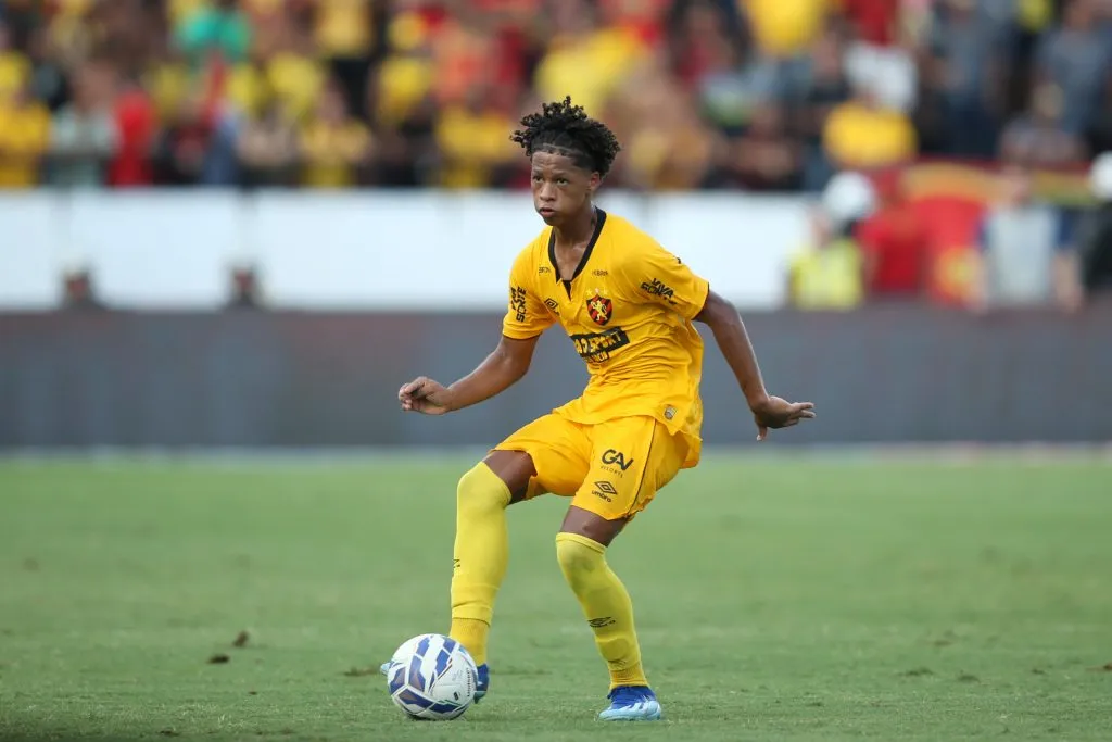 Zé Lucas, jogador do Sport, durante contra o Santa Cruz, no Arruda, em Recife (PE), pelo Campeonato Pernambucano 2025. Foto: Marlon Costa/AGIF
