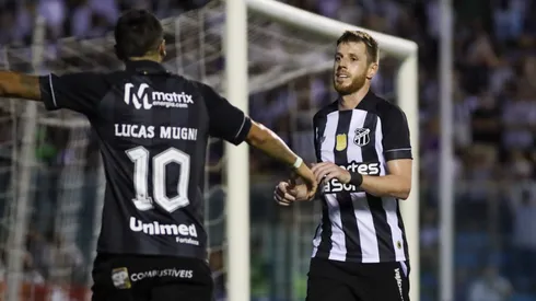 Aylon, jogador do Ceará, comemora seu gol durante partida contra o Barbalha no estádio Presidente Vargas pelo campeonato Cearense 2025. Foto: Lucas Emanuel/AGIF
