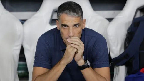 Vojvoda, técnico do Fortaleza, durante partida pelo campeonato Brasileiro A 2024. Foto: Lucas Emanuel/AGIF
