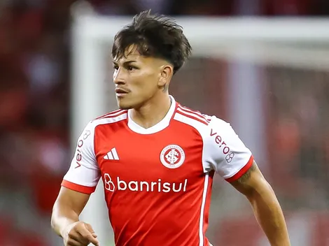 Bernabei celebra gol pelo Internacional no Gaúchão