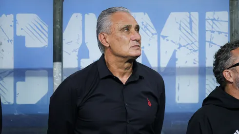 Tite, ex-técnico do Flamengo, durante partida contra o Grêmio pelo Campeonato Brasileiro de 2024. Foto: Maxi Franzoi/AGIF