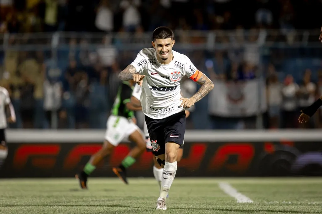 Léo Mana comemorando gol durante partida contra o América-MG na Copinha 2024. Foto: Leonardo Lima/AGIF