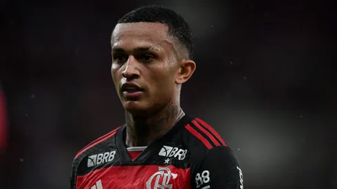 Wesley durante confronto contra o Bragantino no Campeonato Brasileiro de 2024.