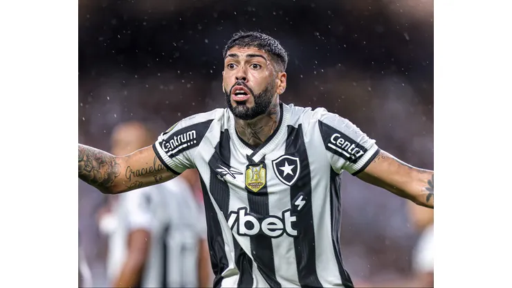 Alexander Barboza durante confronto contra o Flamengo na Supercopa 2025.