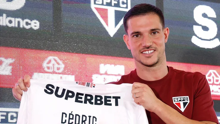 Cédric Soares virou assunto - Foto: Rubens Chiri / São Paulo FC.