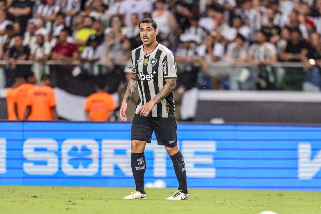 Lucas Halter, jogador do Botafogo, durante partida contra o Flamengo no Mangueirãoo pela Supercopa 2025. Foto: Fernando Torres/AGIF