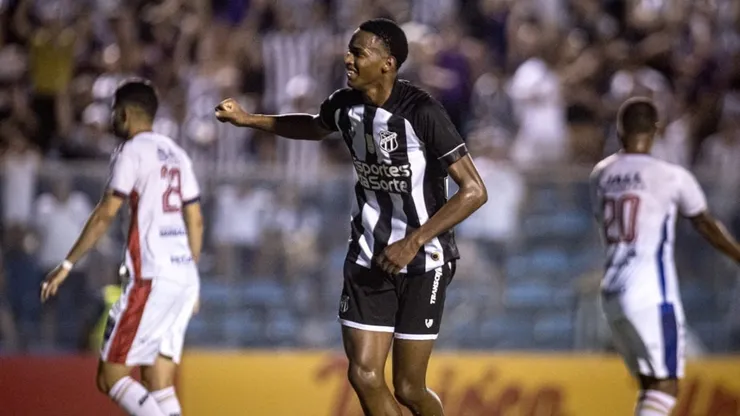 Guilherme comemorando seu primeiro gol como profissional - Foto: Stephan Eilert/Ceará SC