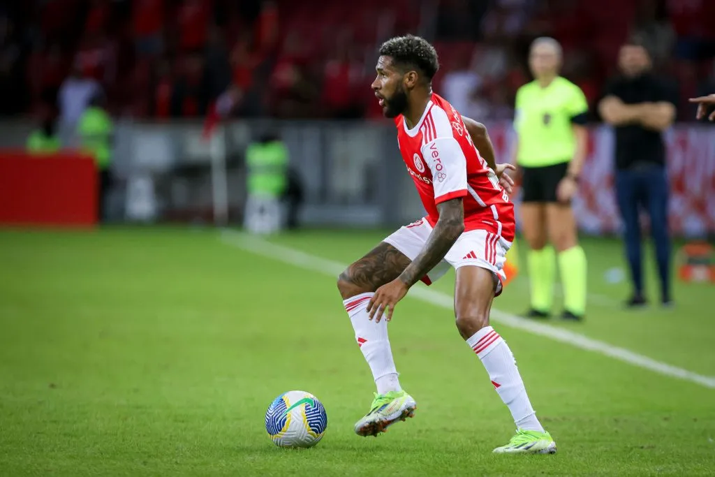 RS – PORTO ALEGRE – 28/04/2024 – BRASILEIRO A 2024, INTERNACIONAL X ATLETICO-GO – Wesley jogador do Internacional durante partida contra o Atletico-GO no estadio Beira-Rio pelo campeonato Brasileiro A 2024. Foto: Maxi Franzoi/AGIF