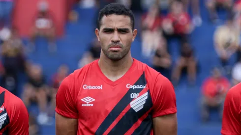 Alan Kardec, jogador do Athletico-PR, durante partida contra o Andraus pelo Campeonato Paranaense 2025. Foto: Robson Mafra/AGIF