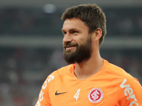 Rafael Sóbis rebate críticas feitas a atacante do Internacional