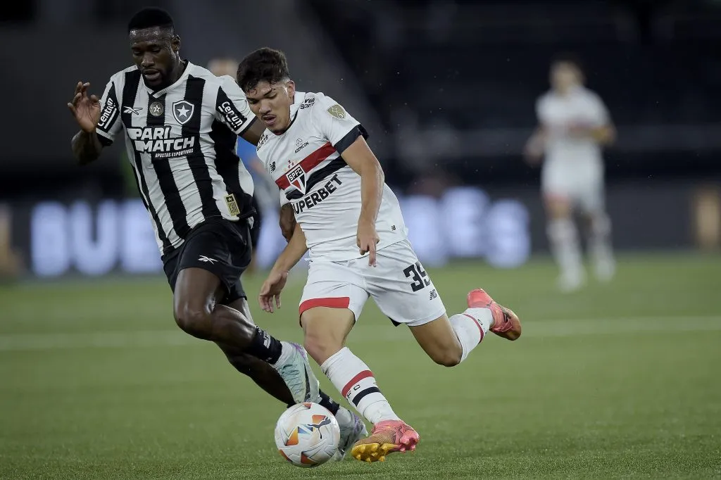 William Gomes atuando em Botafogo x São Paulo em 2024 –  Foto: Alexandre Loureiro/AGIF