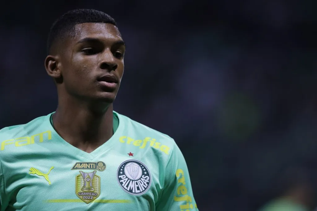 Luis Guilherme jogador do Palmeiras durante partida contra o Cuiaba no estadio Arena Allianz Parque pelo campeonato BRASILEIRO A 2023. Foto: Ettore Chiereguini/AGIF