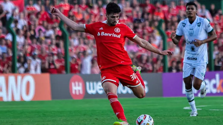 Johnny jogador do Internacional durante partida contra o Avenida no estadio Eucaliptos pelo campeonato Gaucho 2023.