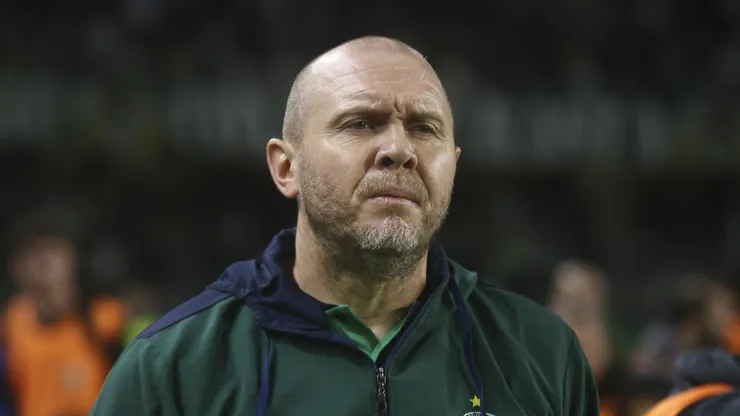 Mozart técnico do Coritiba durante partida contra o São Joseense no estádio Couto Pereira pelo campeonato Paranaense 2025. Foto: Gabriel Machado/AGIF