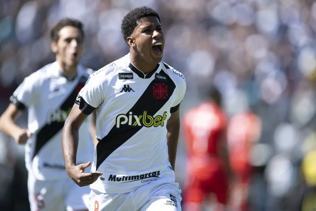 Andrey Santos  jogador do Vasco comemora seu gol durante partida contra o Tombense no estadio Sao Januario pelo campeonato Brasileiro B 2022. Foto: Jorge Rodrigues/AGIF