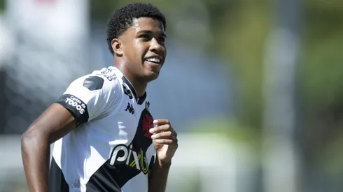 Andrey Santos jogador do Vasco comemora seu gol durante partida contra o Tombense no estadio Sao Januario pelo campeonato Brasileiro B 2022.