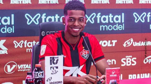Carlinhos durante apresentação no Vitória – Foto: Victor Ferreira/EC Vitória