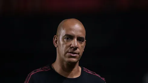 Pepa, técnico do Sport, durante o jogo contra o Fortaleza no estádio Ilha do Retiro, pela Copa do Nordeste 2025. Foto: Rafael Vieira/AGIF