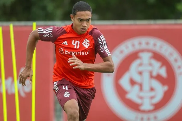 Luis Otávio treinando no Internacional – Foto: Reprodução/Ricardo Duarte/SCI