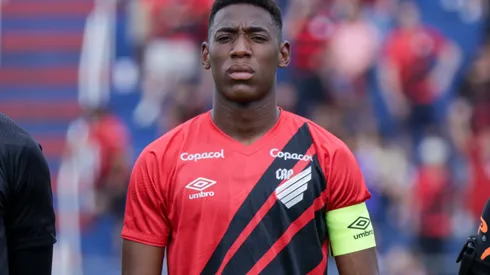 Leo jogador do Athlético-PR durante partida contra o Andraus no estadio Durival de Britto pelo campeonato Paranaense 2025.