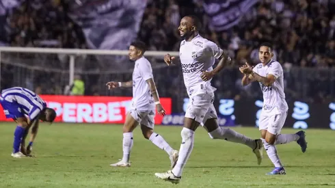 Dieguinho, jogador do Ceará, comemora seu gol durante partida contra o CSA no estadio Presidente Vargas (CE) pelo campeonato Copa Do Nordeste 2025. Foto: Lucas Emanuel/AGIF