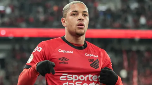 Vitor Roque jogador do Athletico-PR comemora seu gol durante partida contra o Fluminense no estadio Arena da Baixada pelo campeonato Brasileiro A 2023.