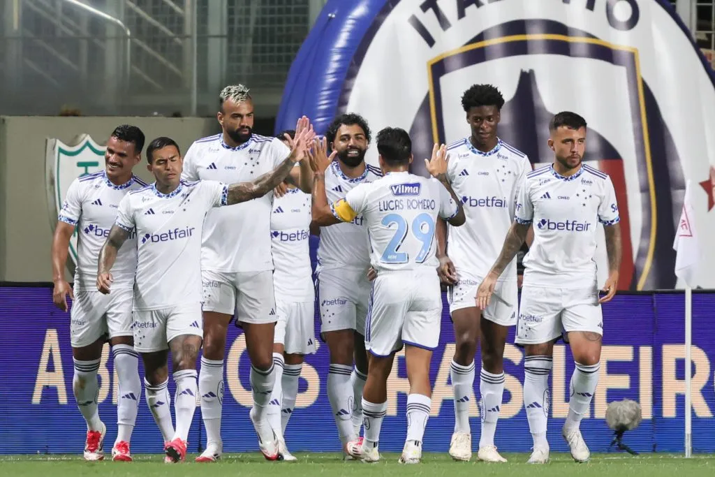 MG – BELO HORIZONTE – 30/01/2025 – MINEIRO 2025, ITABIRITO X CRUZEIRO – Gabriel jogador do Itabirito comemora seu gol durante partida contra o Cruzeiro no estadio Independencia pelo campeonato Mineiro 2025. Foto: Gilson Lobo/AGIF