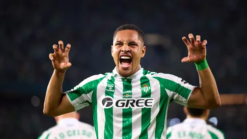 Vitor Roque, do Real Betis, comemora após marcar o segundo gol do time durante a partida da LaLiga entre o Real Betis Balompie e o CD Leganes no Estádio Benito Villamarin em 13 de setembro de 2024 em Sevilha, Espanha. Foto de Fran Santiago/Getty Images